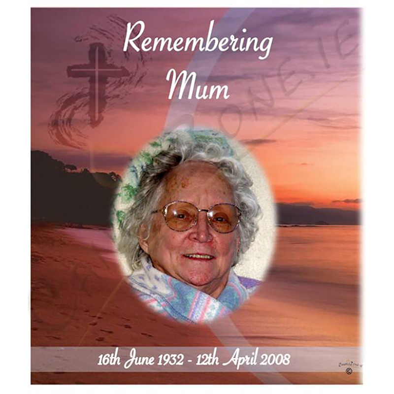 Personalised Remembrance Favour Candle - Beach with Photo
